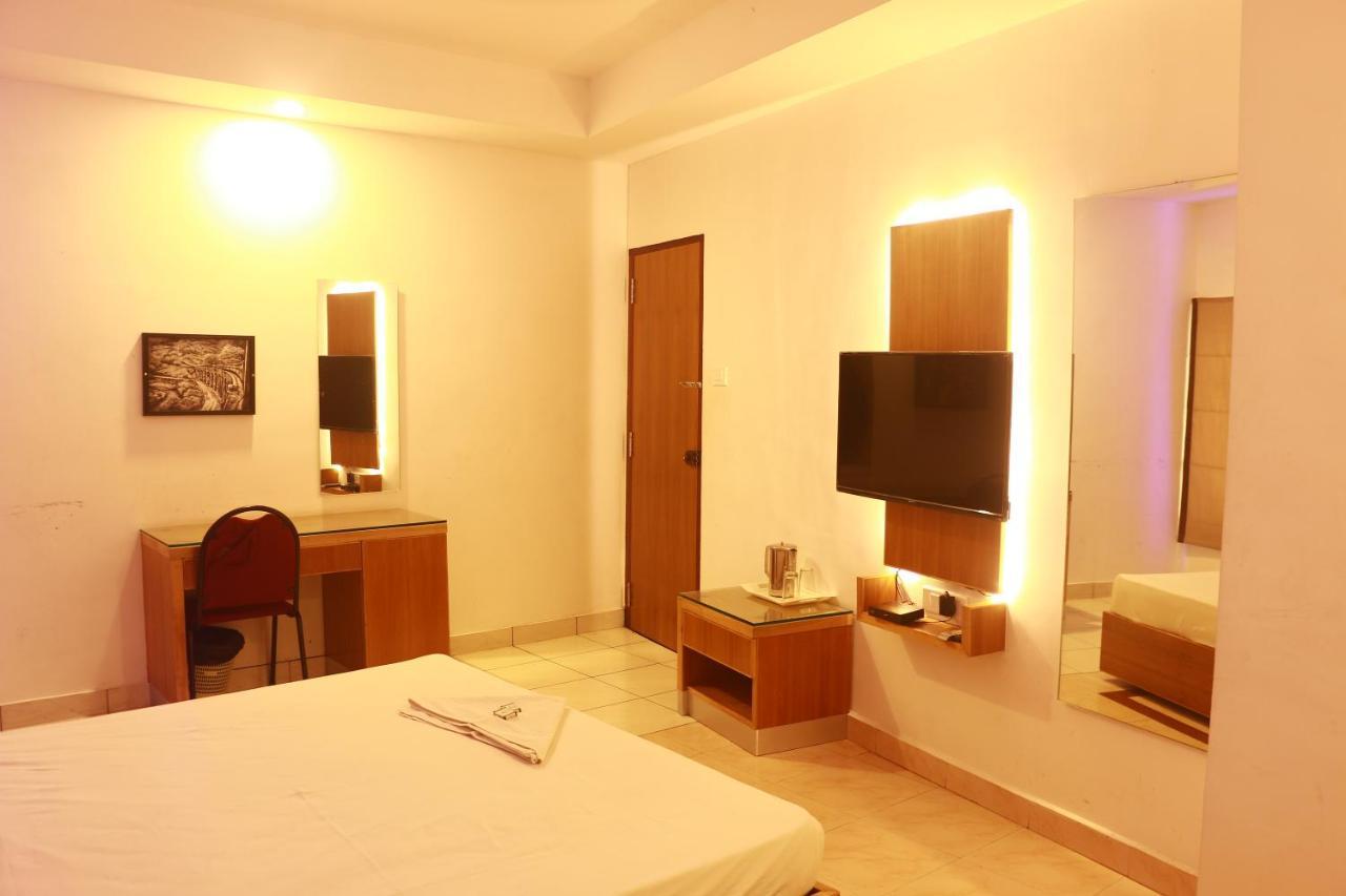 Hotel Venkateswara Thiruvananthapuram Zewnętrze zdjęcie